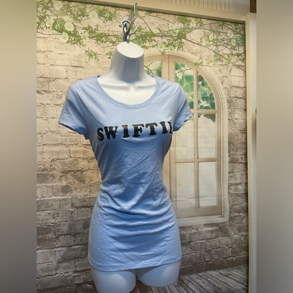No Boundaries Tops - “Swiftie” Tee Shirt size Small